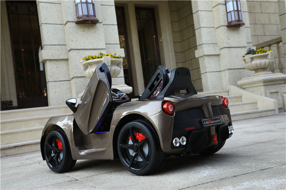 2023 gemaakt in nieuwste 12 Volt Kids Electric Ride On Car met twee open deuren Bruin