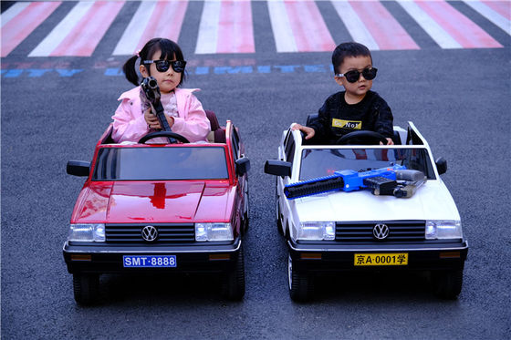 Kinderen elektrische rit op de auto muziek en lichten Geschikt voor 3-8 jaar Karton Grootte 121x59x40cm
