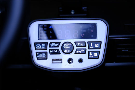 Kinderen elektrische rit op de auto muziek en lichten Geschikt voor 3-8 jaar Karton Grootte 121x59x40cm
