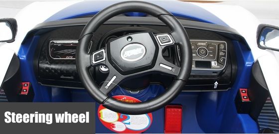 Afstandsbediening Kinderspeelgoed Elektrische auto's met plastic materiaal en 550 * 2 motor