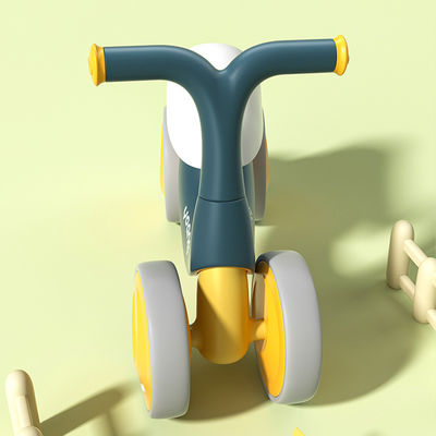 Oranje Plastic Baby Walker Balance Car met stille rolschaatsen en groen ontwerp