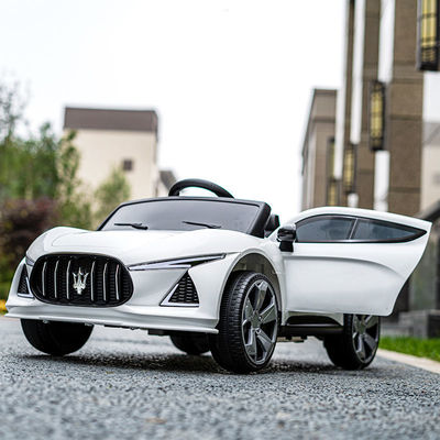 14 kg bruto gewicht Rijd op speelgoed Multifunctionele elektrische auto voor kinderen met LED-muziek