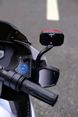 Driewiel elektrische off-road motorfiets voor kinderen in rood/wit/zilver/zwart