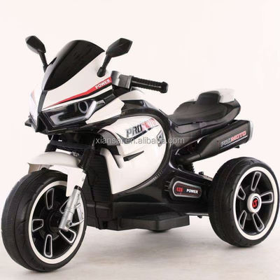 Witte elektrische kindermotorfiets driewieler met kleurrijk licht en 380*2 motor