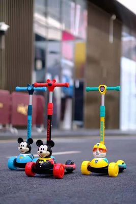 Plastic kinderrit op scooter auto met PU Flash Wheel muziek en vouwfunctie