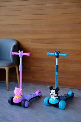 Goede kick rit op scooter auto Voet pedaal vouwstand voor baby balans auto plastic