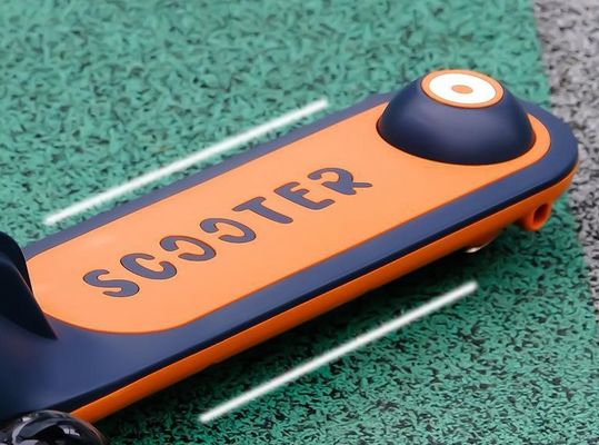 Een knop opvouwbaar zacht leer zitje 3 wielen rijden op scooter auto voor kinderen en duurzaam