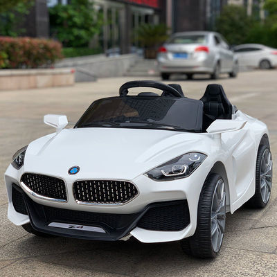 Rijden in de auto voor jongens 2-8 jaar oud 108 * 57 * 47cm 2.4 G afstandsbediening 380 * 2 motor